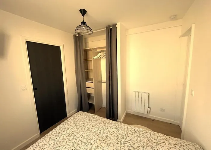 2 Pieces Cosy Avec Parking Prive 아파트 캉