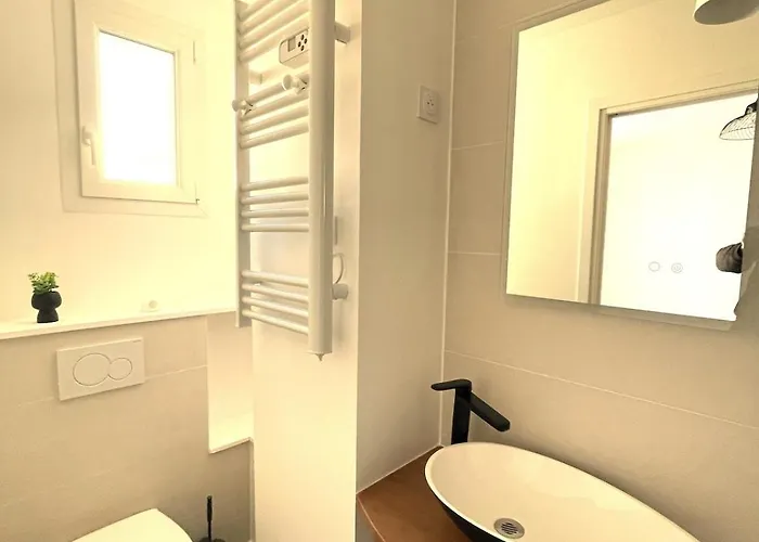 2 Pieces Cosy Avec Parking Prive 아파트 캉